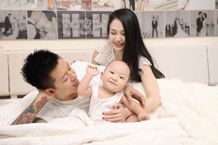 Sinh ngày 25/10/2014, bé Su Hào là con trai của cặp đôi Tuấn Hưng - Hương Baby.